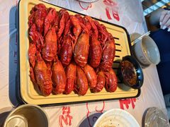 -肥肥虾庄·金牌油焖大虾(汉街SKP店)