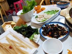 -三十出头鲜货火锅(邛崃店)