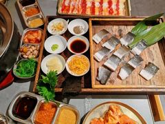 -围炉肉舍•炭烤活鳗•丹东海鲜烤肉(步行街店)