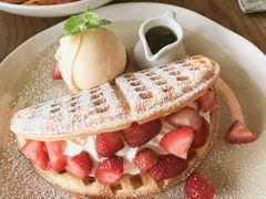 草莓松饼-ROAST coffee & eatery