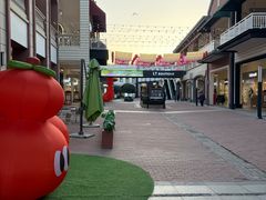 -王府井奥莱临潼小镇(临潼店)