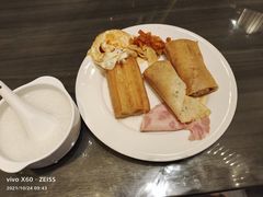 -上海滴水湖皇冠假日酒店