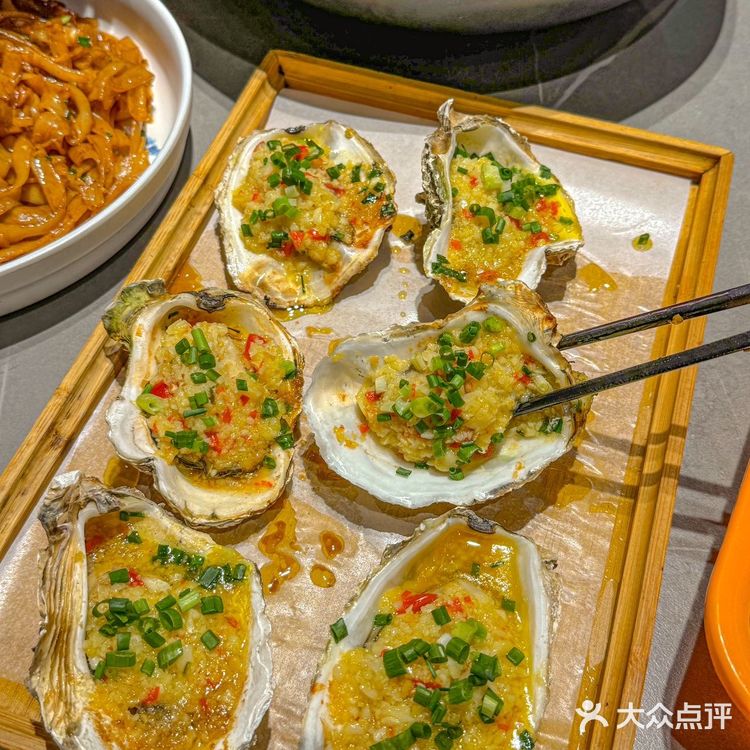 在裕后街吃过烧烤的就肯定知道他家，一到下午就开始爆满