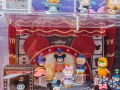 -泡泡玛特POPMART(侨福芳草地店)