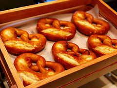 德国碱水结-济南香格里拉·咖啡泉自助餐厅