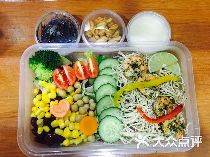 手撕鸡肉沙拉套餐