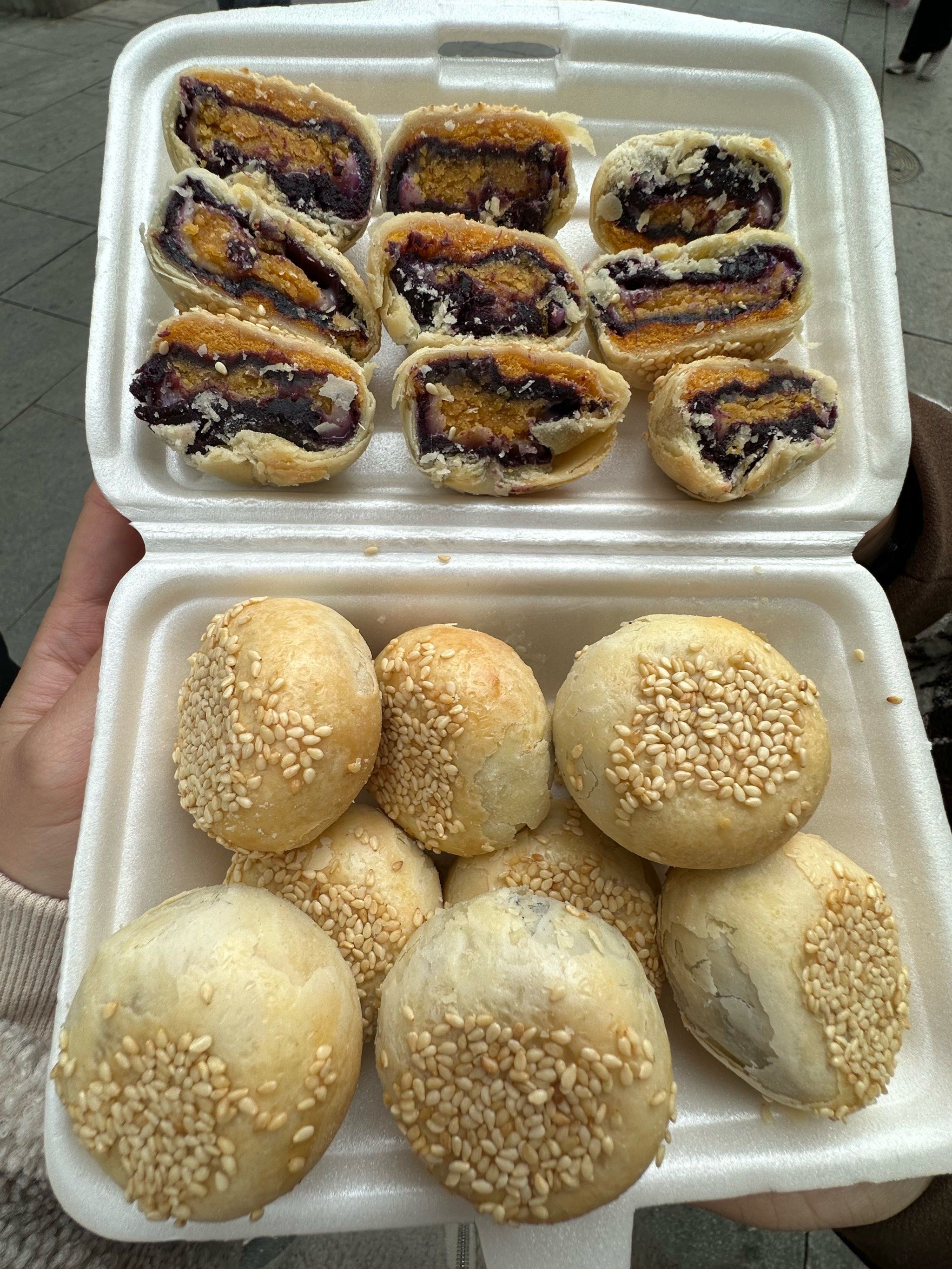 店里还有盒装的台湾名糕点,适合当伴手礼.
#伴手礼 #中式点心 #甜