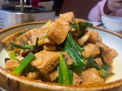 咸宁豆筋儿炒土猪肉-上荔晶·土菜馆(古田店)