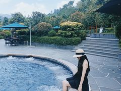 -腾冲洞山温泉村