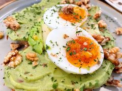 牛油果煮蛋吐司-RAC BAR(安福路店)