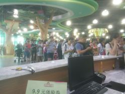 点击看大图 -维佳童话镇演出现场(徐东店)