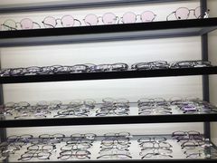 -LOGO眼镜·蔡司品牌折扣店(龙华清湖店)