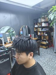 -藤野造型专业烫染接发