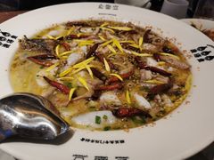 老坛酸菜鲈鱼-渔语鱼新川菜Bistro(万象天地店)