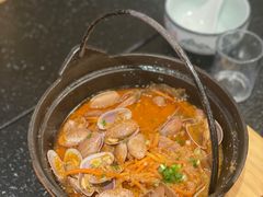-何妹湿辣牛肉·粤式烧烤砂煲(桂雅路店)