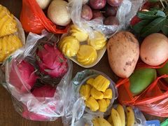 -三亚新鸿港水果一级批发市场