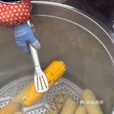 在东北早市吃热玉米!软糯香甜,立马不冷了!