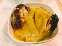 小锅花胶鸡汤-鲜入围煮花胶鸡海鲜火锅