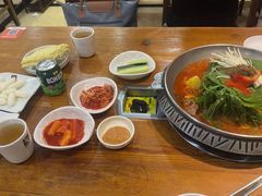 -喇喇排骨火锅·传统韩式脊骨汤(望京西园总店)