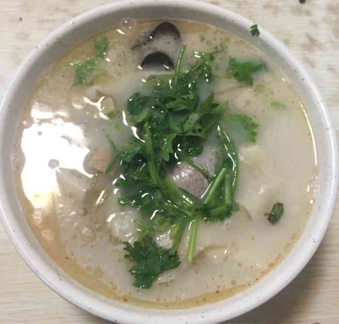 张洲黑羊白汤烧烤烩面-"烧烤,烩面,羊汤一绝,味道非常棒,特别适.