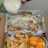 郑州人民路上这个黏不唧唧的奶酪炸鸡吼吼吃哇～ 