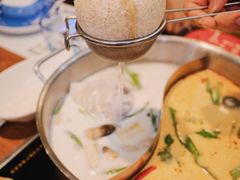 泰式冬阴功锅底-樾餐厅泰式海鲜火锅(民歌湖店)