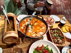 -老滇山寨•云南特色菜•地方菜•民族风情歌舞表演(金碧店)