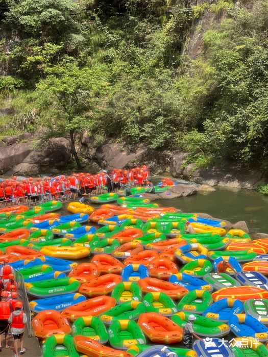 雅鲁激流探险漂流图片