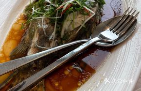 Hong Kong Style Steamed Mandarin Fish