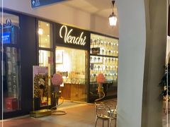 门面-VENCHI 闻绮(上海佛罗伦萨小镇店)