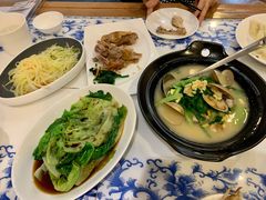 大黄蚬子煮小白菜-东方饺子王(新奥购物中心店)