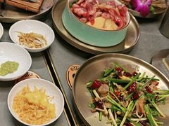 -围炉肉舍•炭烤活鳗•丹东海鲜烤肉(步行街店)