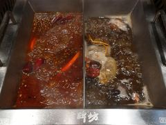 -吴氏老牌坊云南鱼豆花火锅店(通江街店)