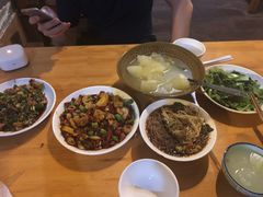 -茅屋大酒店