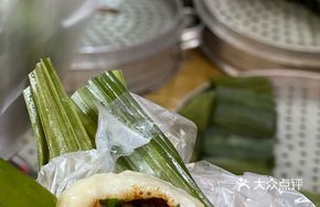 Minced Pork with Dried Yardlong Beans and Steamed Dumplings