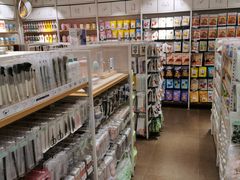 -名创优品(北京新中关购物中心地铁层店)
