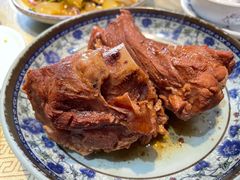 酱骨棒-东北哈尔滨酱骨头馆房掌柜铁锅炖