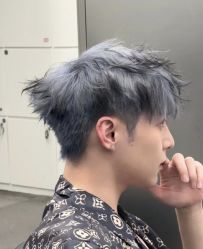 -一家只做男发烫染的店