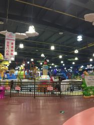 -维佳童话镇演出现场(徐东店)