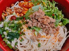 -爆炸头阿姨小四川正宗川味小吃(无任何分店)