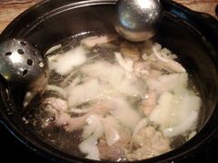 吃了一大半的鸡汤，还是超清澈！口味清甜哟-润园四季椰子鸡火锅(海上世界店)