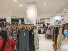 -优衣库(昆明七彩METOWN购物中心店)