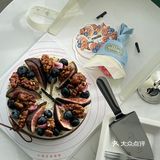 周末朋友来家里做客带的蛋糕🎂怎么会这么好吃