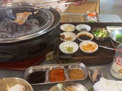 -围炉肉舍•炭烤活鳗•丹东海鲜烤肉(步行街店)