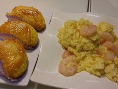 榴莲酥&nbsp;+&nbsp;鲜蝦仁滑蛋-新大咀港式茶餐厅(宝山万达店)