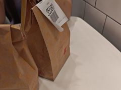 -麦当劳(上海虹桥站30B检票口楼上)