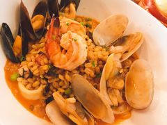 特色海鲜汤烩麦饭-Common Table · Brunch & Coffee