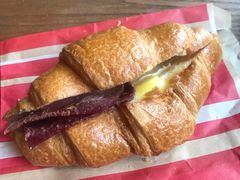 牛肉芝士可颂-星巴克臻选(南京艾尚天地店)