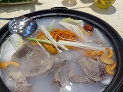 -九寨沟特色牦牛肉汤锅