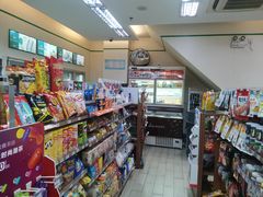 零售区-全家便利店(愚园店)